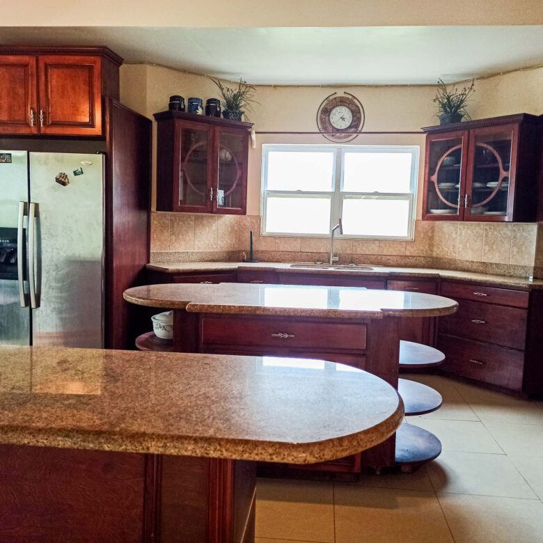 4-Bedroom Ocean View Residence in Half Moon Bay, St. Kitts – Pet-friendly, Fully Furnished with Stunning Views