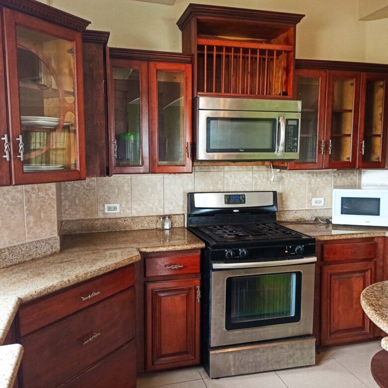 4-Bedroom Ocean View Residence in Half Moon Bay, St. Kitts – Pet-friendly, Fully Furnished with Stunning Views