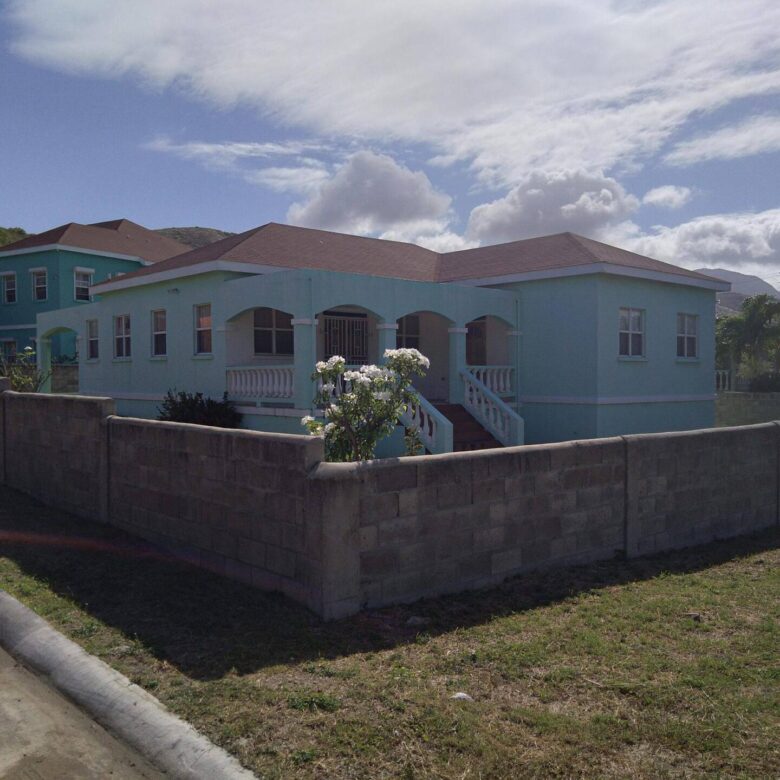 3 bed 2 1/2 bath Single Family House for sale