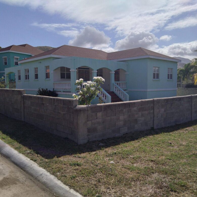 3 bed 2 1/2 bath Single Family House for sale