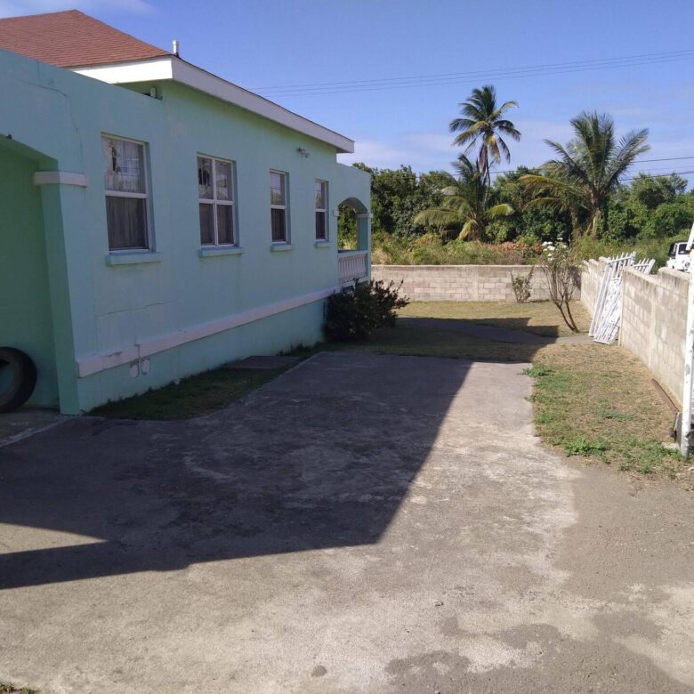 3 bed 2 1/2 bath Single Family House for sale