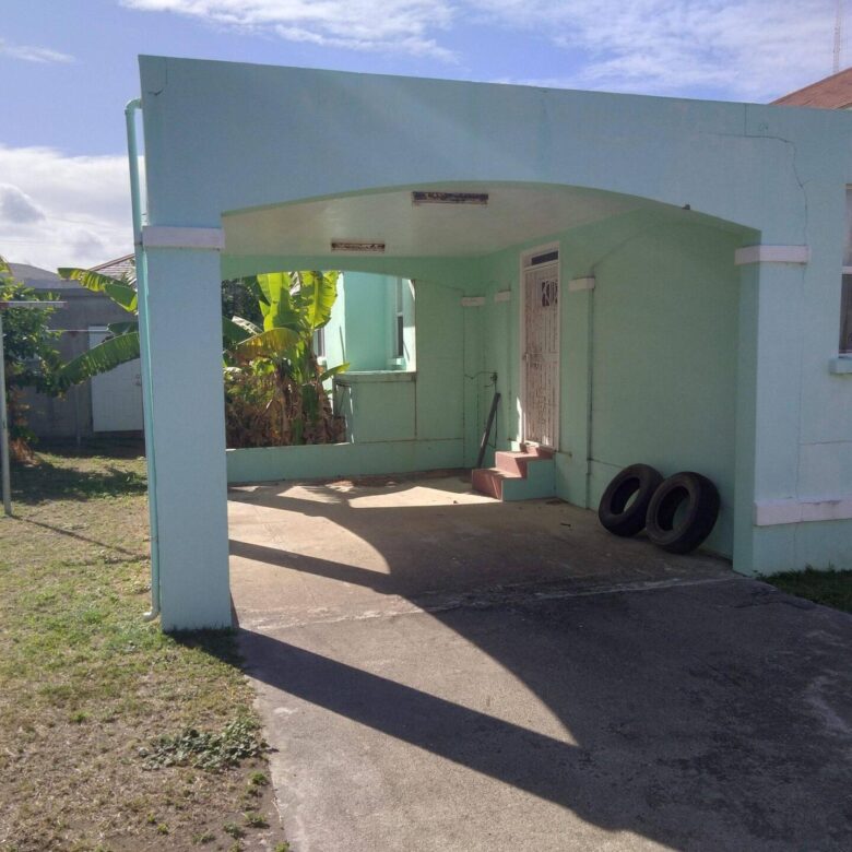 3 bed 2 1/2 bath Single Family House for sale