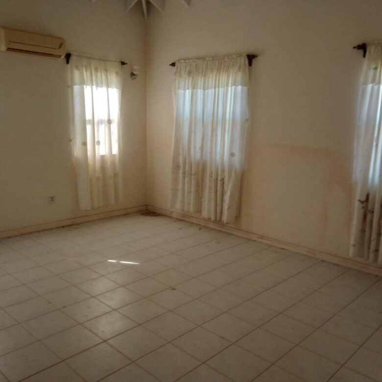 3 bed 2 1/2 bath Single Family House for sale