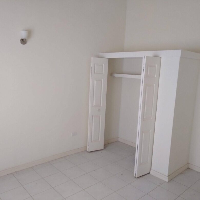 3 bed 2 1/2 bath Single Family House for sale