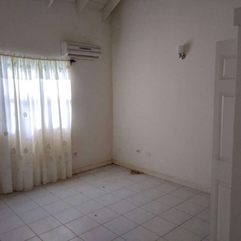 3 bed 2 1/2 bath Single Family House for sale