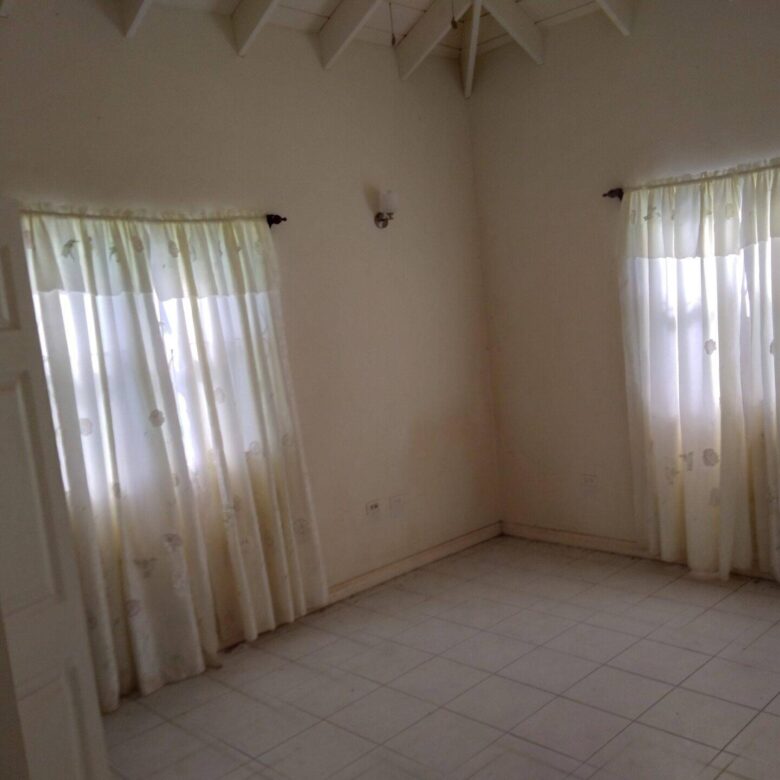 3 bed 2 1/2 bath Single Family House for sale