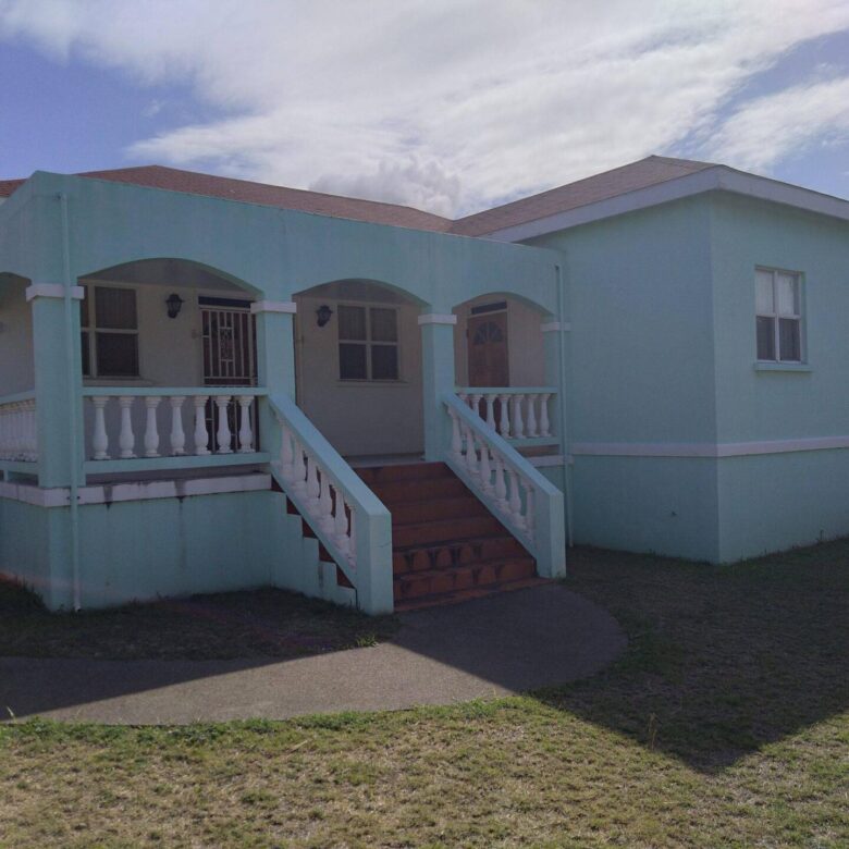 3 bed 2 1/2 bath Single Family House for sale