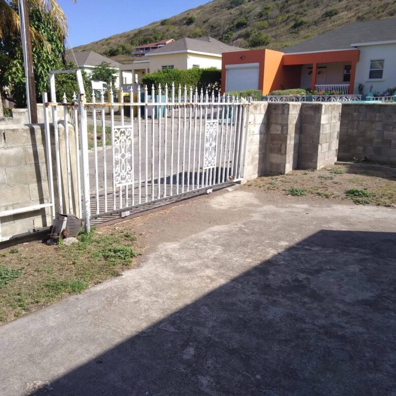 3 bed 2 1/2 bath Single Family House for sale