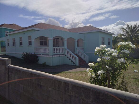 3 bed 2 1/2 bath Single Family House for sale