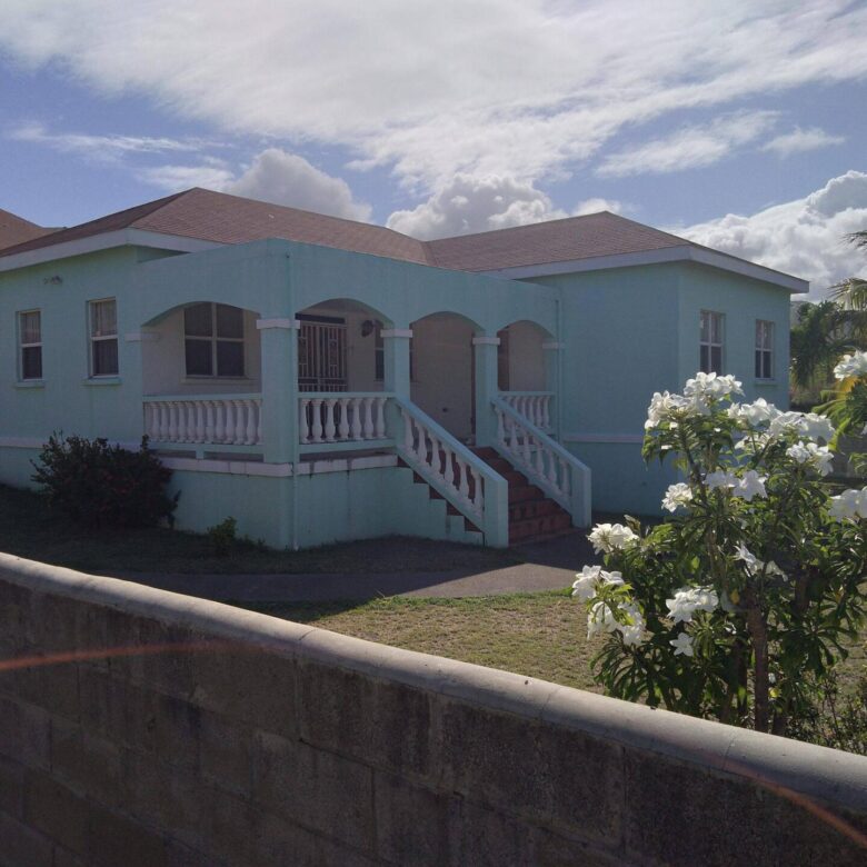 3 bed 2 1/2 bath Single Family House for sale